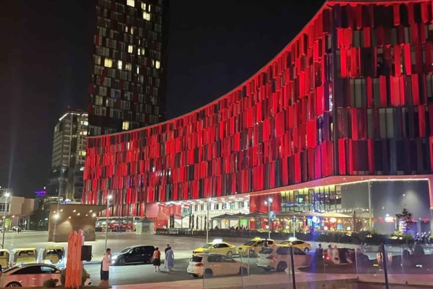 Utforsk Tirana på seks timer med en lokal sjåfør