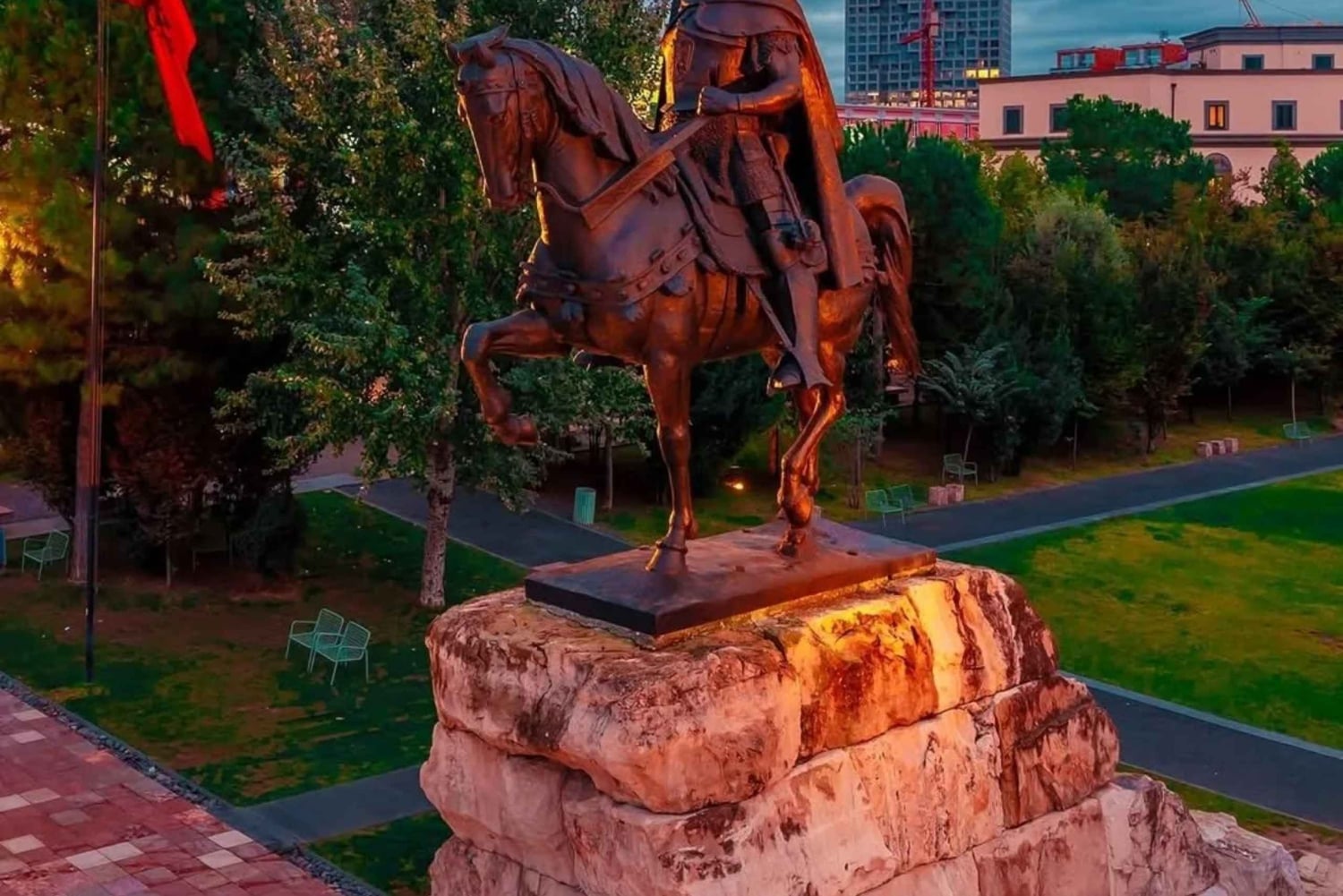 Utforsk Tirana på seks timer med en lokal sjåfør