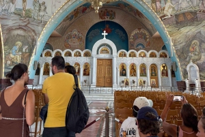 Tirana mellom lys og mørke.