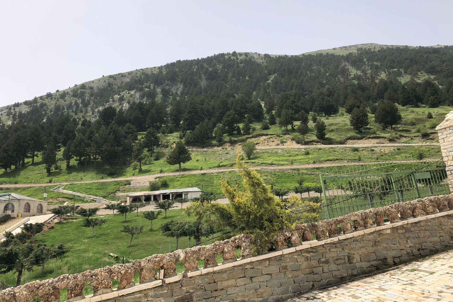 Fra Berat: Tomorri-bjerget og Bogova-vandfaldet