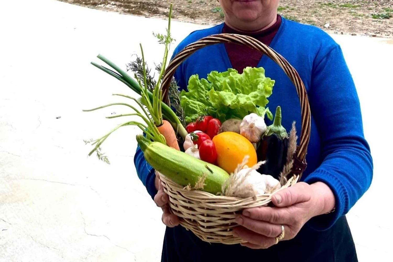 ベラトから：ハニ・イ・ケロシットでの屋外シェフランチ