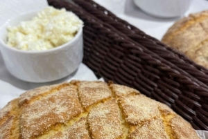 ベラトから：ハニ・イ・ケロシットでの屋外シェフランチ