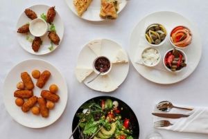 ベラトから：ハニ・イ・ケロシットでの屋外シェフランチ