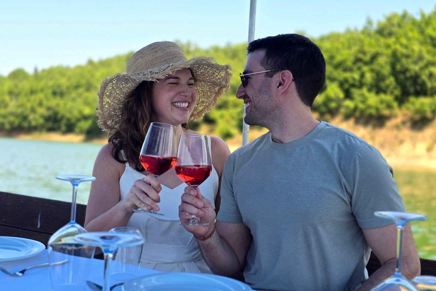 Из Дурреса: дегустация албанского вина с посещением виноградников и водной прогулкой