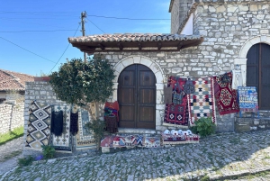 Fra Durres: Berat-dagstur med slotsbesøg og byrundtur