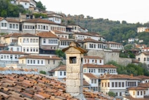 Da Durazzo: gita giornaliera guidata a Berat con visita al castello di Berat