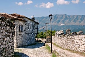 Z Durrës: jednodniowa wycieczka z przewodnikiem po Beracie z wizytą w zamku Berat