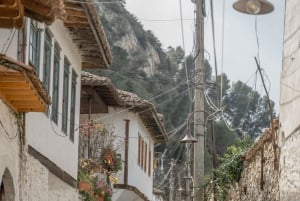 Ausflug nach Tirana, zur Dajti-Seilbahn und zum Wasserfall ab Durrës/Golem