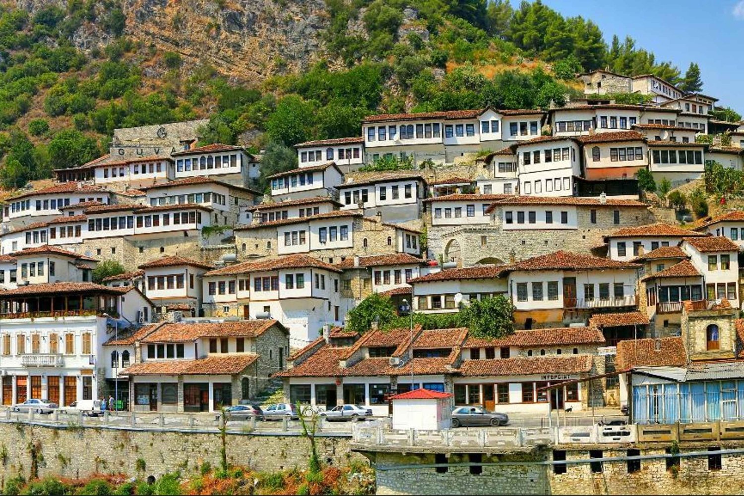 Fra Durres/Golem: Berat-slottet og den gamle basar