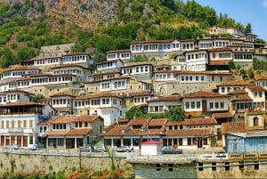 Desde Durrës/Golem: castillo de Berat y casco antiguo