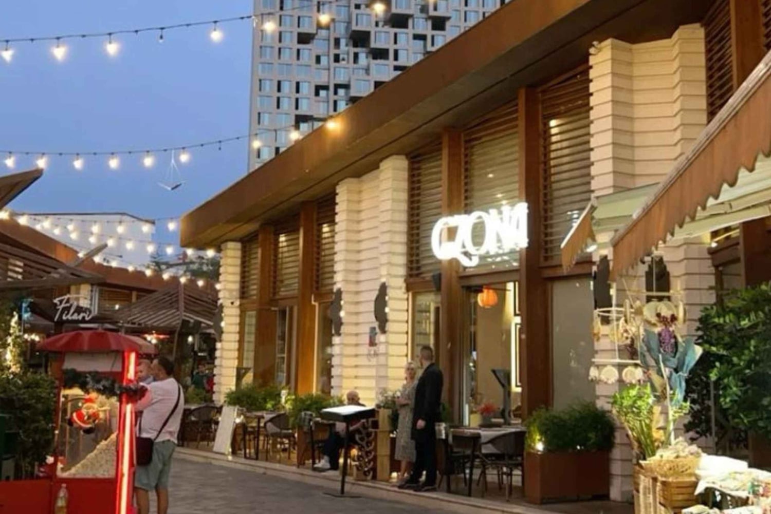 Da Durazzo/Golem: tour guidato di Tirana (giorno/notte)