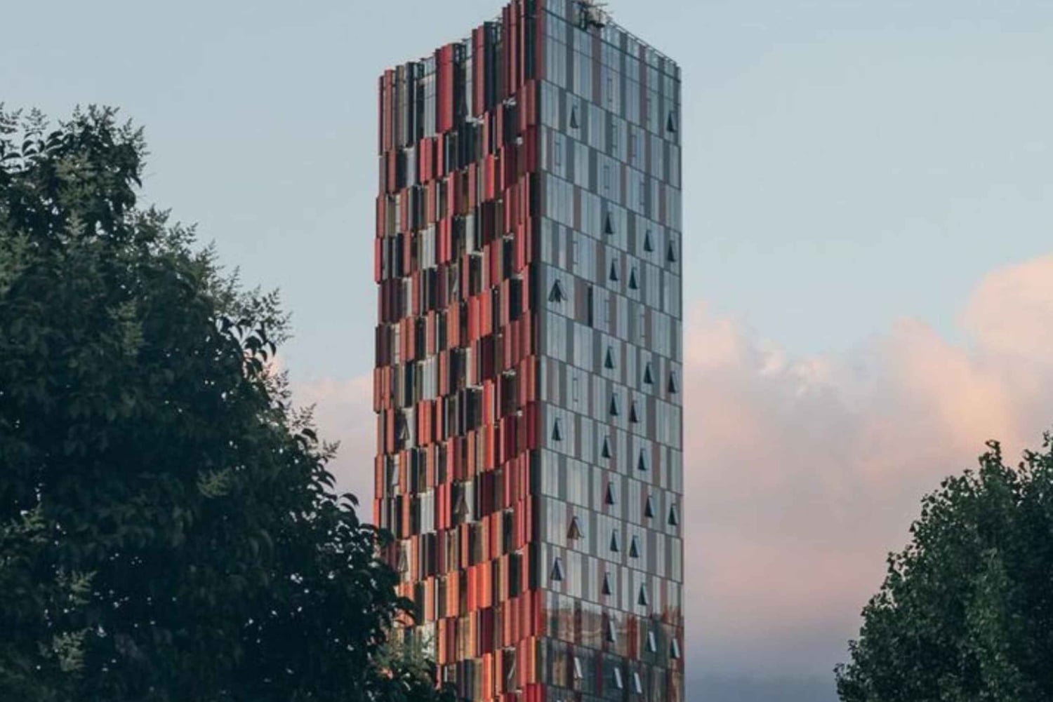 Da Durazzo/Golem: tour guidato di Tirana (giorno/notte)