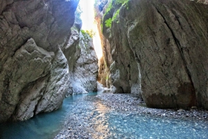 De Durrës/Golem/Tirana: Cânion de Holta e Lago Banja