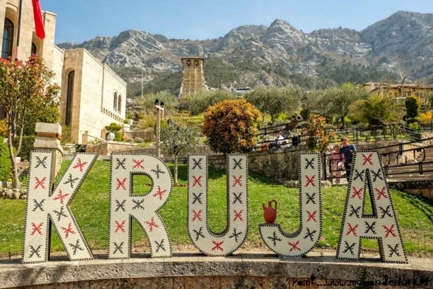 Från Durres/Golem: Kruja slott och gamla basaren
