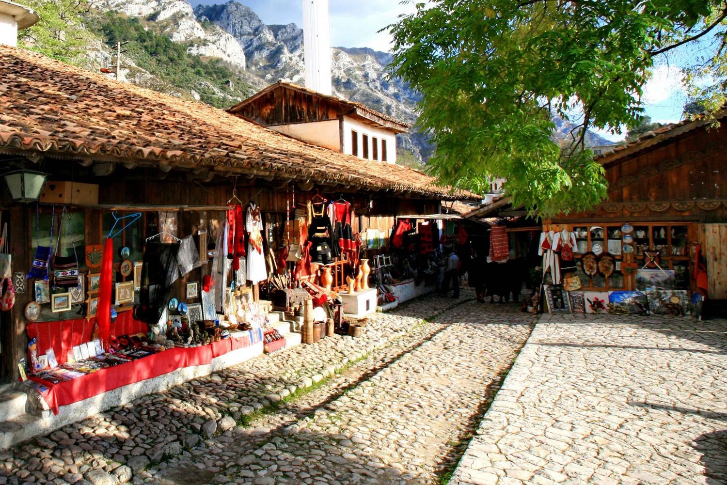 Från Durres/Golem: Kruja slott och gamla basaren