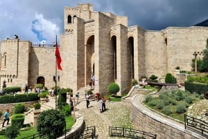 Från Durres/Golem: Kruja slott och gamla basaren