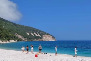 Au départ de Durrës : bateau rapide vers l'île de Sazan, la grotte et Karaburun
