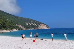 Au départ de Durrës : bateau rapide vers l'île de Sazan, la grotte et Karaburun