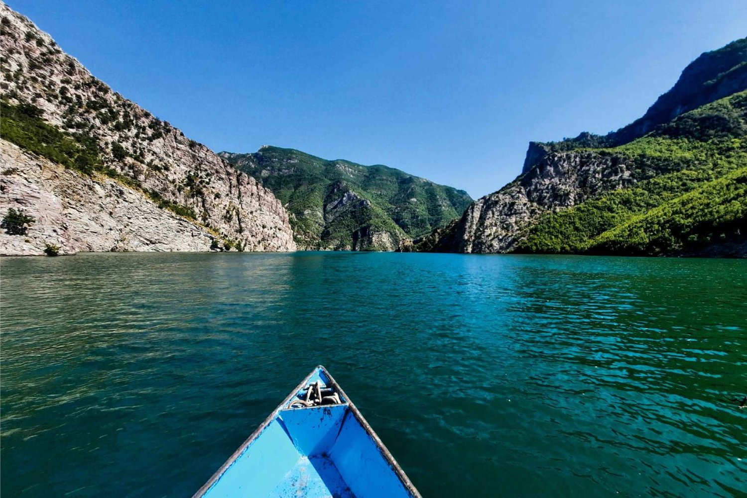 De Durrës: Excursão de um dia ao rio Shala e ao lago Komani