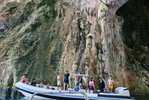 Au départ de Durrës : bateau rapide vers l'île de Sazan, la grotte et Karaburun