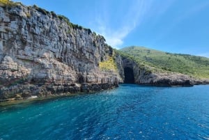 Au départ de Durrës : bateau rapide vers l'île de Sazan, la grotte et Karaburun