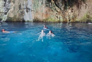 Au départ de Durrës : bateau rapide vers l'île de Sazan, la grotte et Karaburun