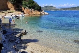 Kruja om natten: Slots- og basartur fra Tirana