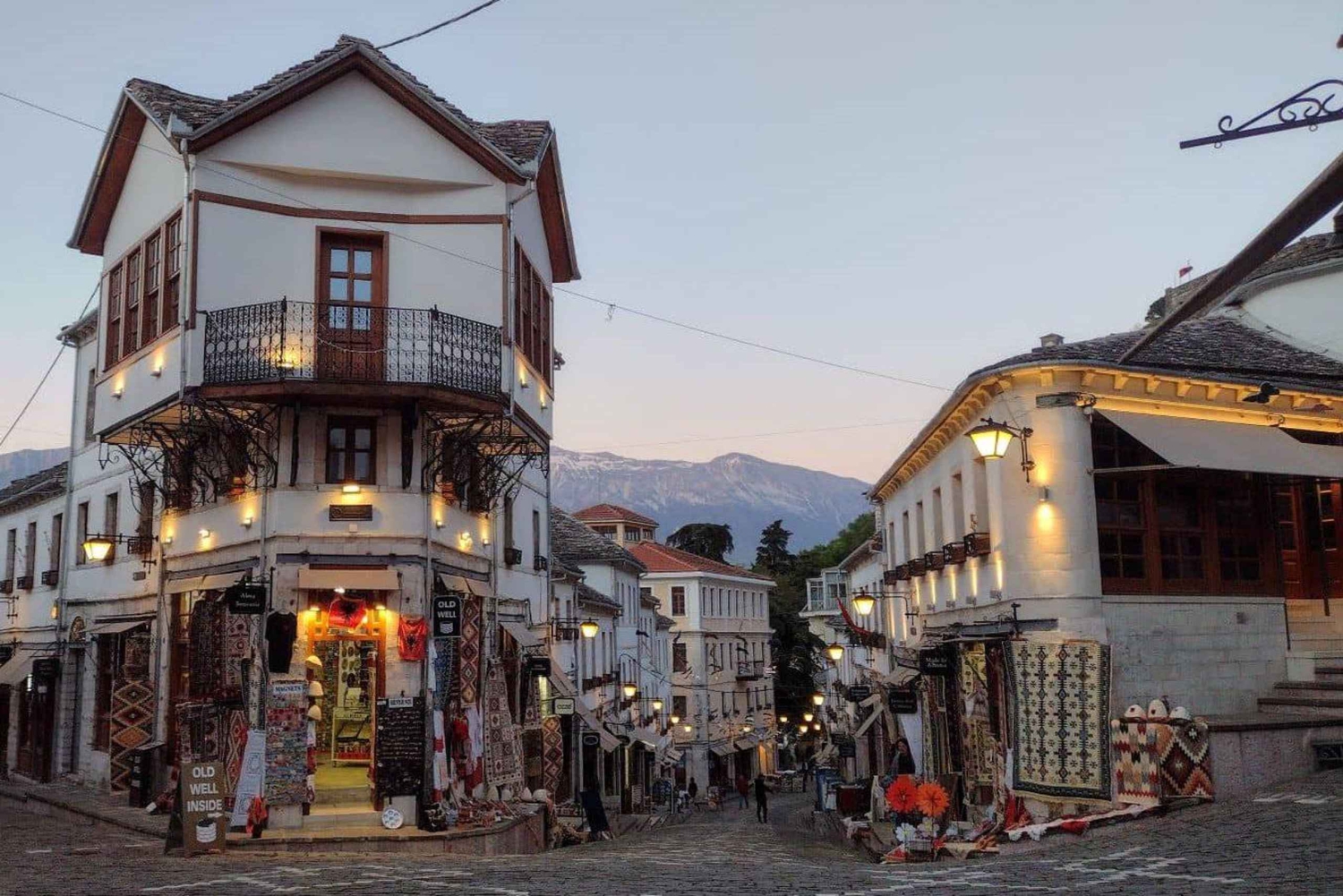 Fra Golem eller Durrës: Guidet dagsudflugt til Gjirokastra