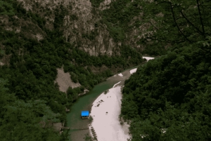 Vanaf de Koman-dam: boottocht over de Shala-rivier en het Komani-meer