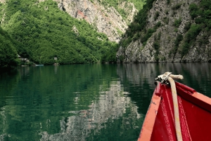 Vanaf de Koman-dam: boottocht over de Shala-rivier en het Komani-meer