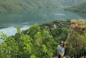 Vanaf de Koman-dam: boottocht over de Shala-rivier en het Komani-meer