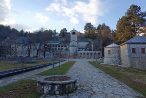Fra Podgorica: Rijeka Crnojevica & Cetinje- Historie & Natur