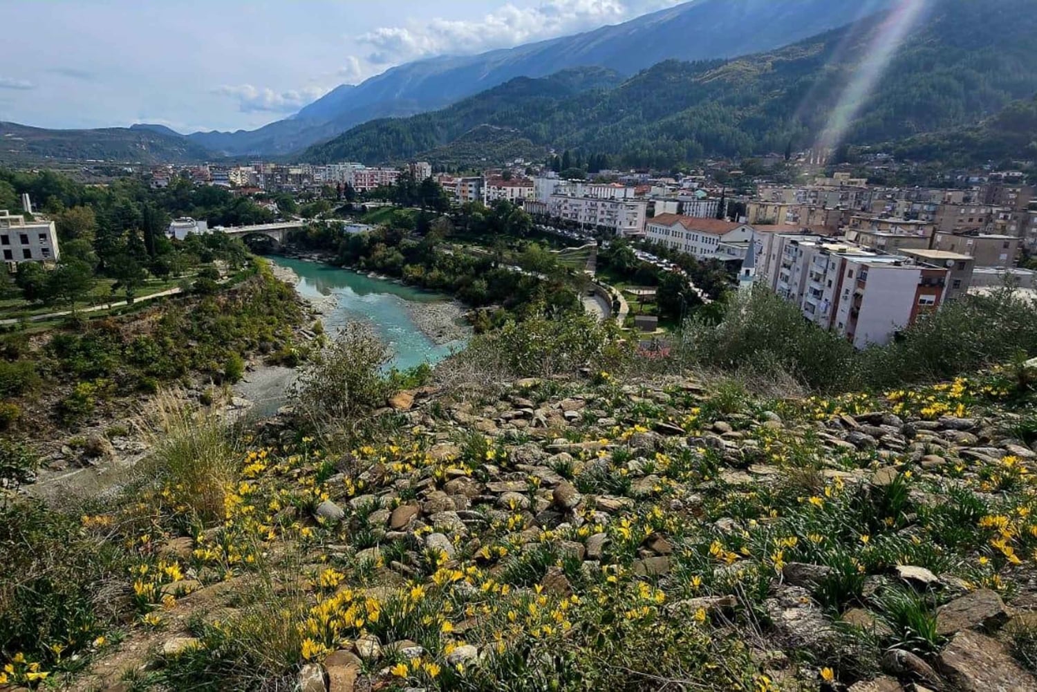 De Saranda, explora os banhos termais de Permet e a histórica Tepelene