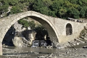 De Saranda, explora os banhos termais de Permet e a histórica Tepelene