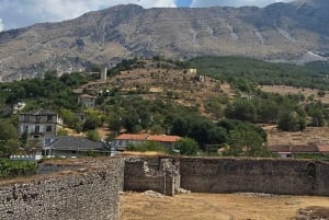 Da Saranda: visita il lago Viroi, la chiesa di Labova e Libohovë