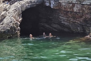 Sarandë: Boat Tour to Kroreza with Drink and Umbrella