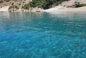 Sarandë: Boat Tour to Kroreza with Drink and Umbrella