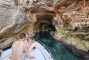 Sarandë: Boat Tour to Kroreza with Drink and Umbrella