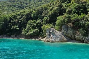 Sarandë: Boat Tour to Kroreza with Drink and Umbrella