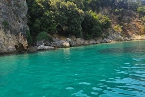 Sarandë: Boat Tour to Kroreza with Drink and Umbrella