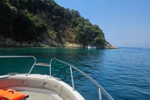 Sarandë: Boat Tour to Kroreza with Drink and Umbrella