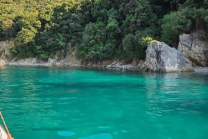 Sarandë: Boat Tour to Kroreza with Drink and Umbrella