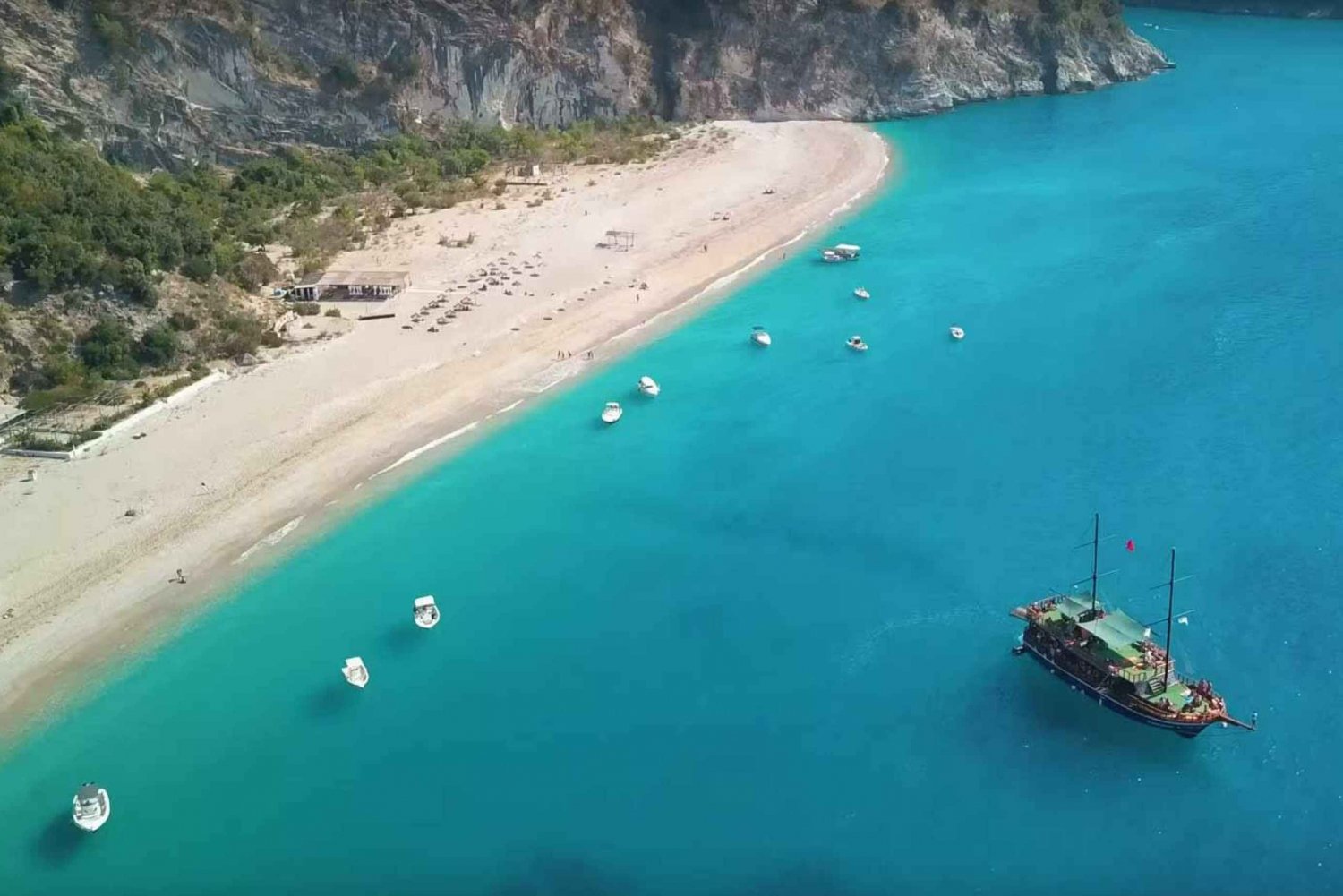 Sarandë: Bådtur ved Kroreza & skjulte huler med snorkling