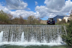 サランド発：オフロード4x4サファリと伝統的なランチ