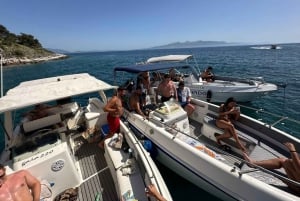 From Sarandë:Private boat cruise in hiden beaches.