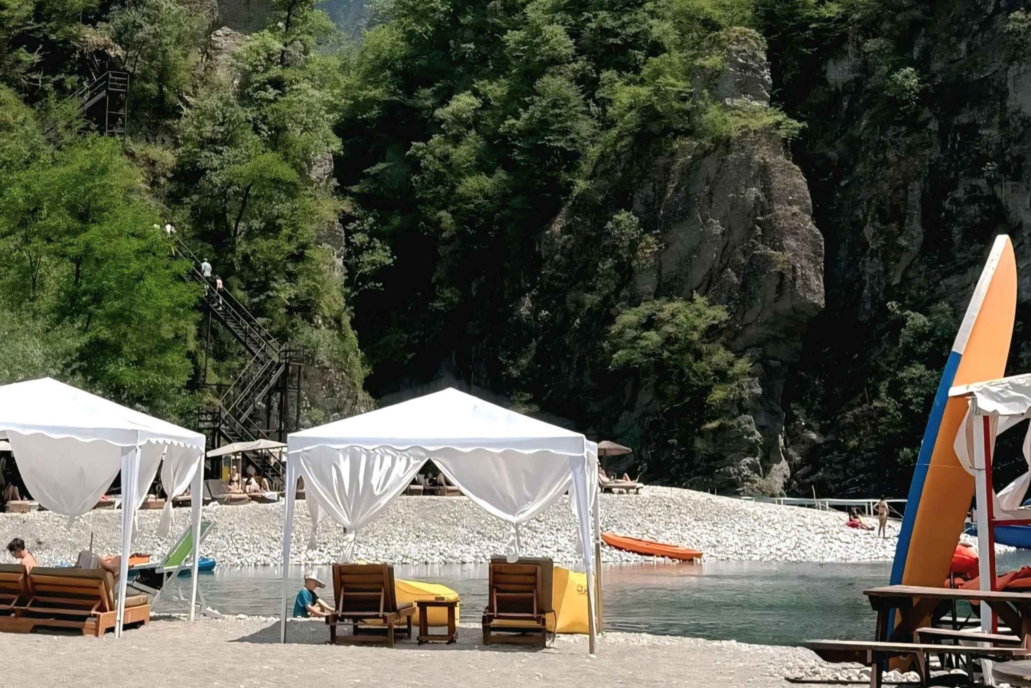 Fra Shkoder: Komani-sjøen og Shala-elven