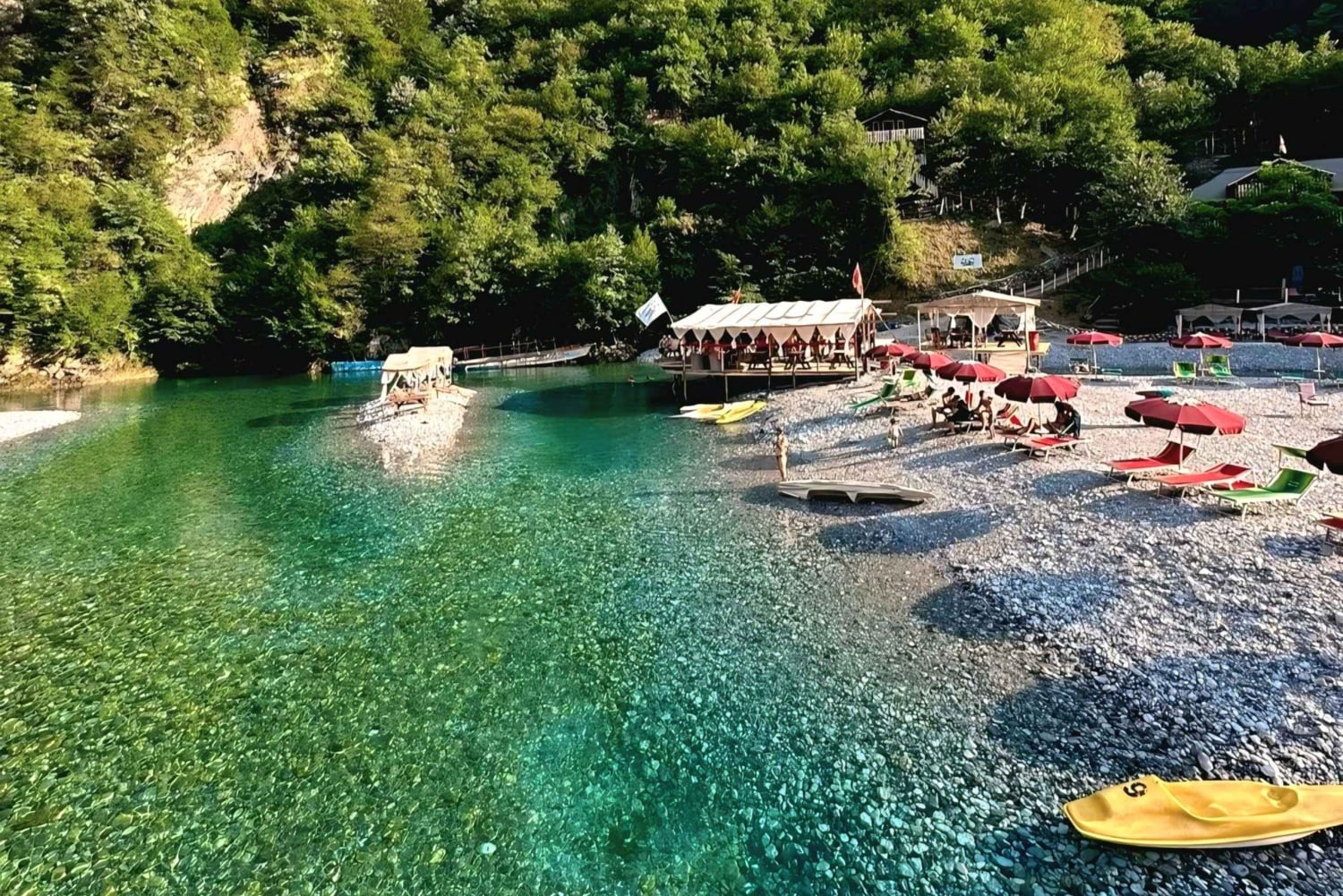 Fra Shkoder: Komani-sjøen og Shala-elven