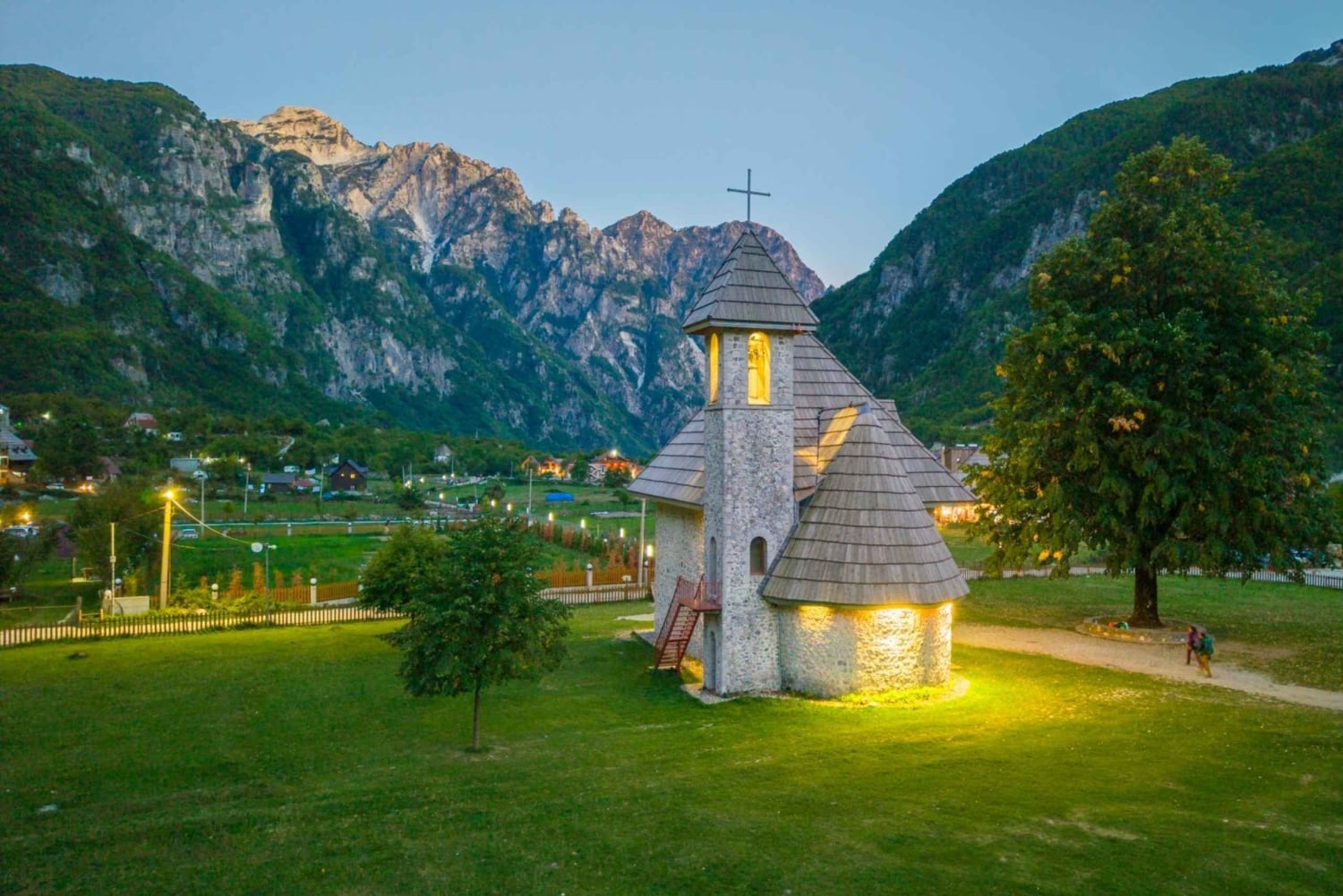 Desde Shkoder: tour de 2 días a Theth con alojamiento