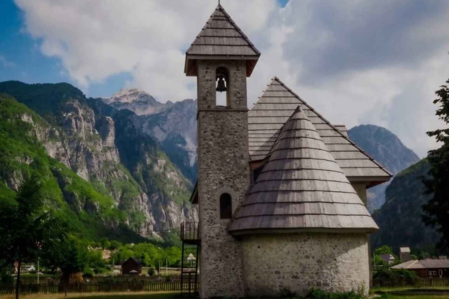 Из Шкодера: тур на целый день с обедом.