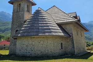 Из Шкодера: тур на целый день с обедом.